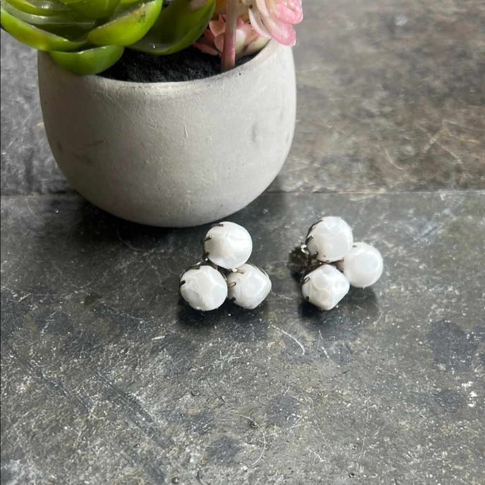 VTG unsigned faux pear clip on earrings.